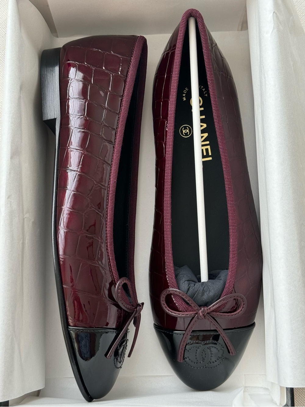 CHANEL Burgundy croc ballet flats